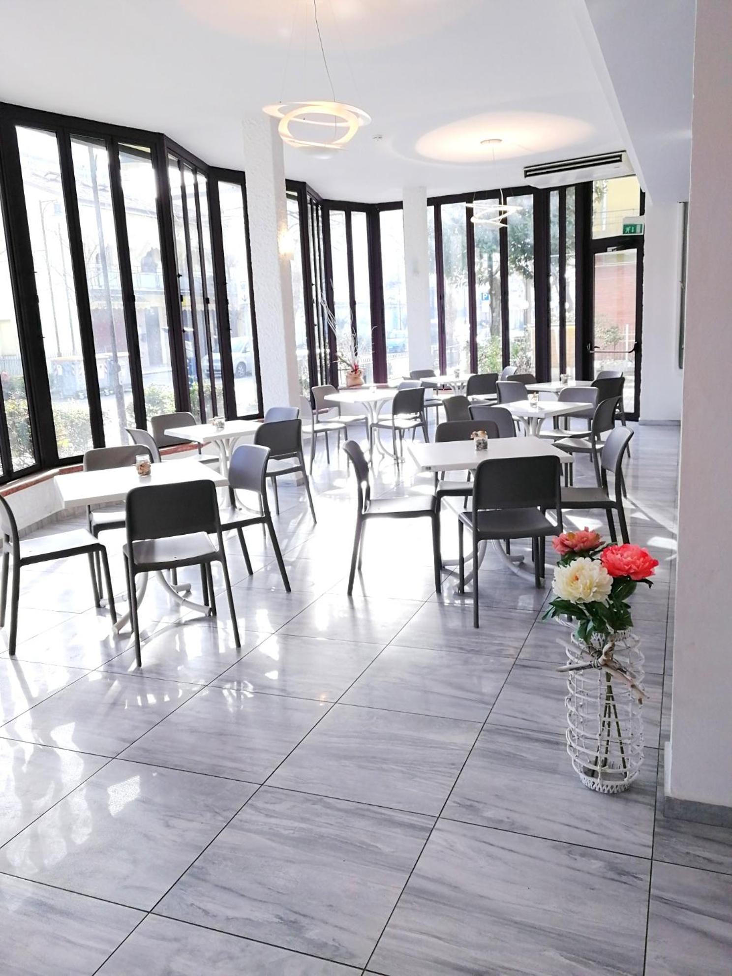 Hotel Atmosfere Beach เชเซนาติโก ภายนอก รูปภาพ